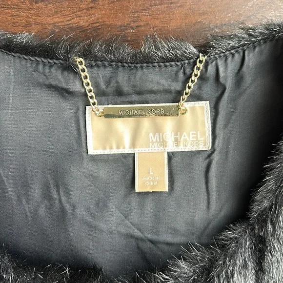 Women’s Michael Kors black faux fur vest with gold link details size large - Picture 3 of 8